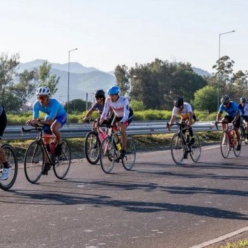 Cerca de 700 deportistas participaron del Triatlón de la Cumbre 
