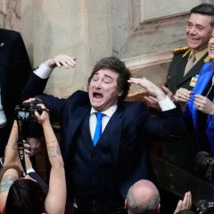 Argentina / Entre la dependencia servil y la nueva grotesca 