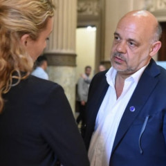 Los libertarios denuncian irregularidades en la votación por reelecciones indefinidas y piden que se vuelva a votar