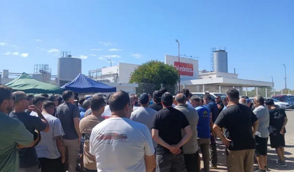 Crisis en lácteos Verónica / 700 puestos de trabajo en peligro 