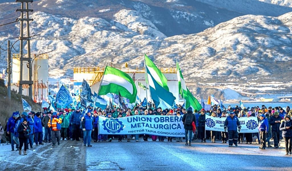 Tierra del Fuego y Conurbano Bonaerense / dos epicentros de la crisis industrial 