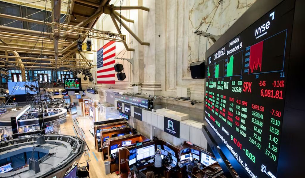 Pánico en Wall Street / Las bolsas caen mientras el mercado se refugia en el oro y la defensa 