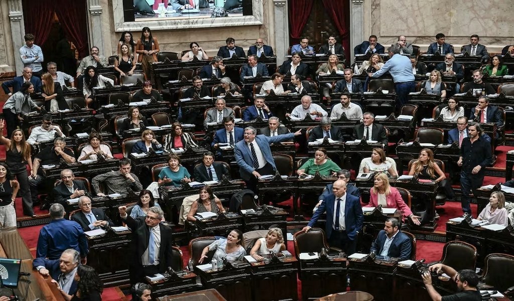 La oposición vuelve a poner al DNU 70 contra las cuerdas