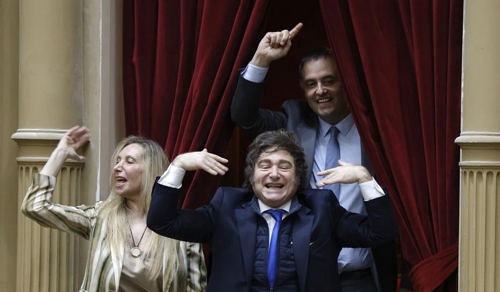 Milei analiza una reforma política para prohibir los frentes y complicar al peronismo