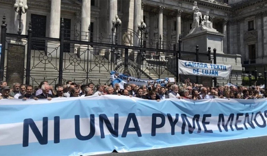 CRISIS INDUSTRIAL Y DE EMPLEO / una Cámara asegura que en 2026 cerrarán 30 mil PYMES argentinas