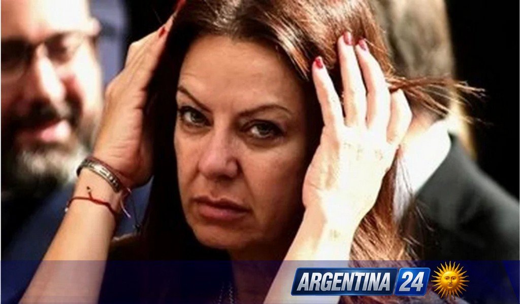 TODO EL GABINETE DE ACUERDO CON ECHAR A ADORNI. EL REEMPLAZO PODRIA SER SANDRA PETTOVELLO